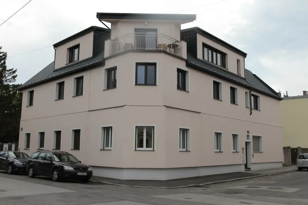 Stay-In Vienna 23